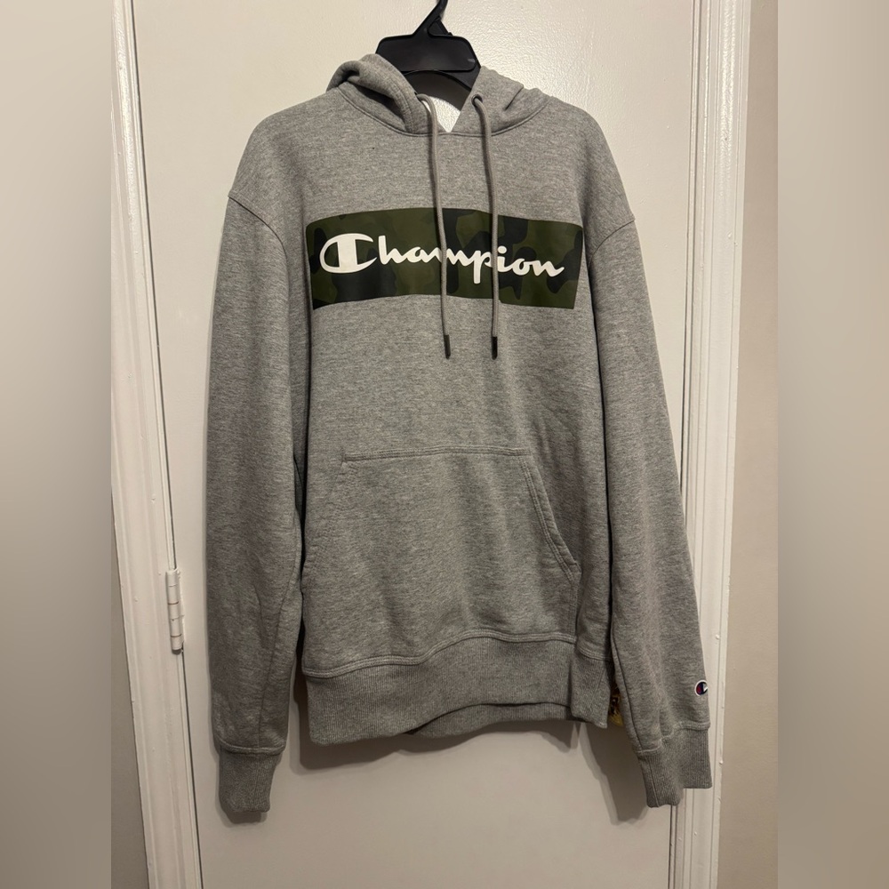 Champion hoodie Camo Logo Box Size Small